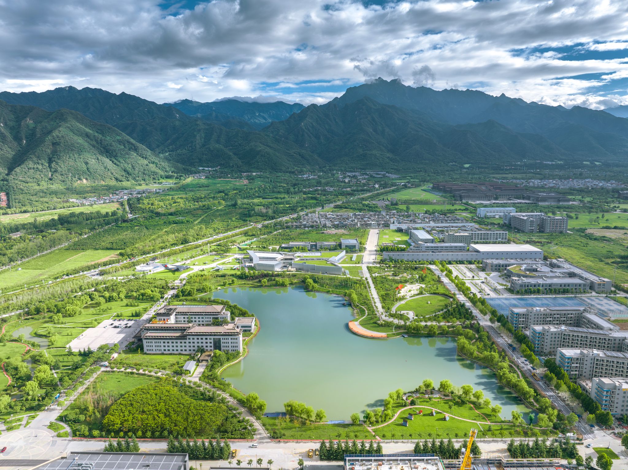 启翔湖